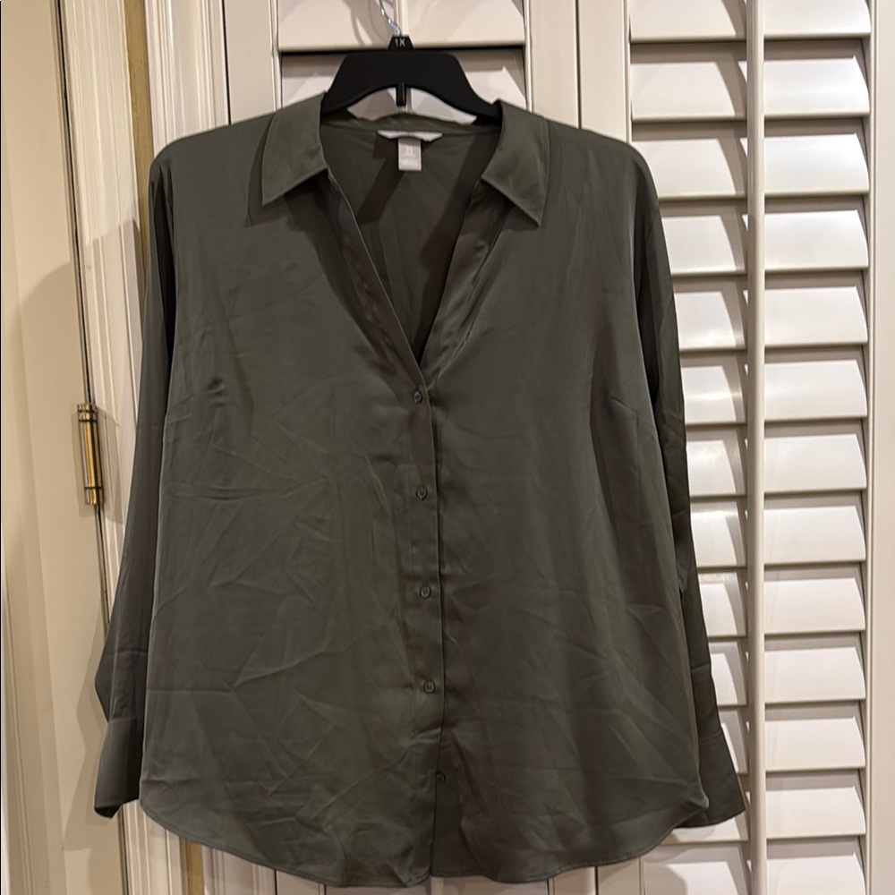 H&M Green Relaxed 3/4 Sleeve Notched Collar Shirt